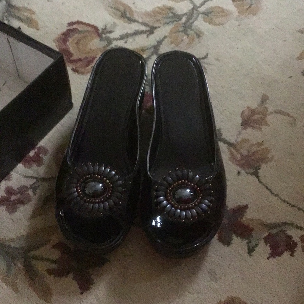 Helen’s Heart Patent black Open toe wedge slides